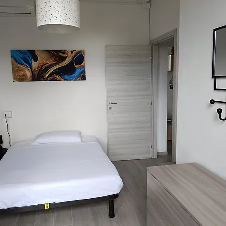 Nuovo 2 Tra E Maranello Ferrari *