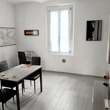 Nuovo 2 Tra E Maranello Ferrari *